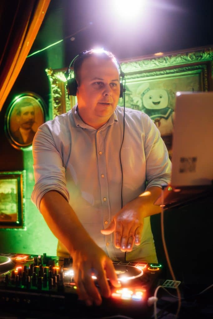 Hochzeits- und Event DJ Chris Migge im Einsatz. Zum ersten mal im Gare du Neuss